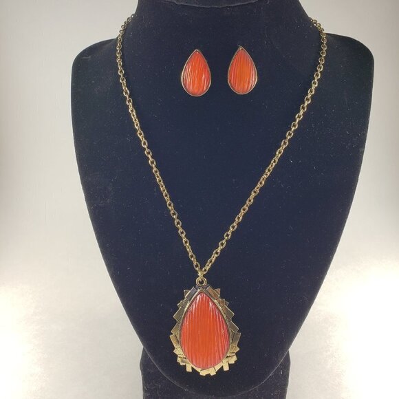 Gold-Tone Red Teardrop Statement Necklace & Matching Earrings Set – Bold Women - Picture 4 of 9